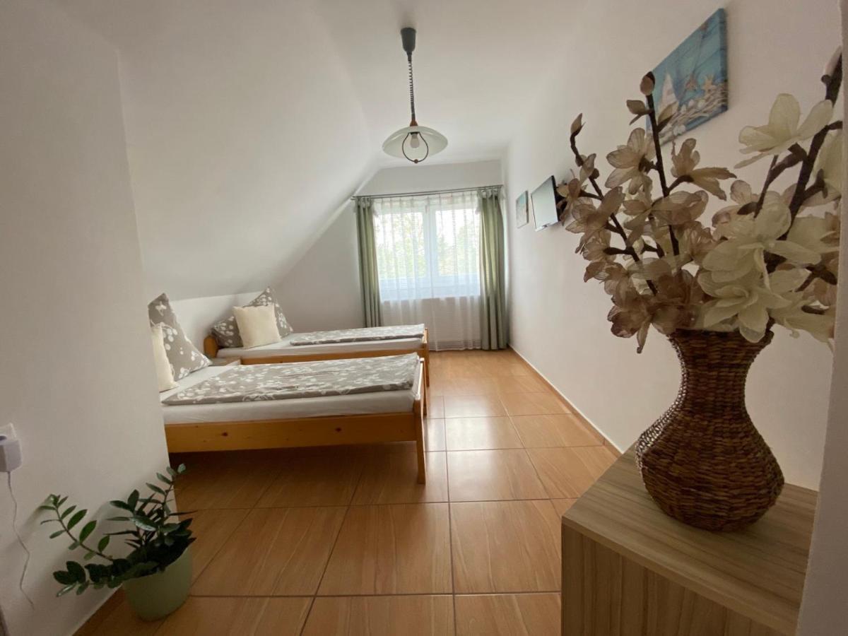 Munkacsy Apartmanok بالاتونفينيفيس المظهر الخارجي الصورة